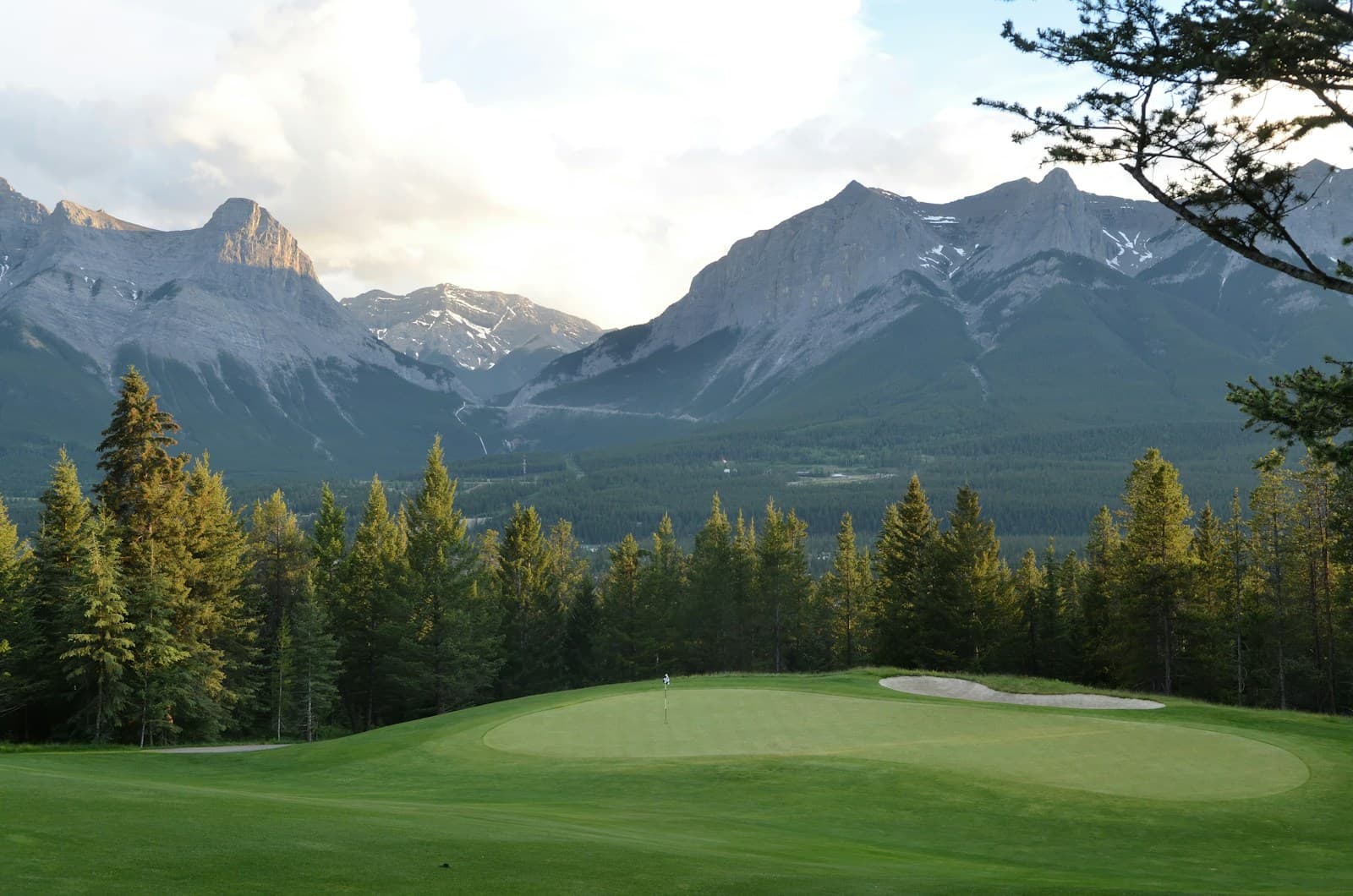 Illustrative golf course image